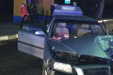 После ДТП в Дзержинском районе одного из водителей зажало в машине