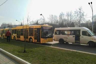 В Минске пассажир упал и получил травмы после столкновения автобуса и маршрутки: приговор суда