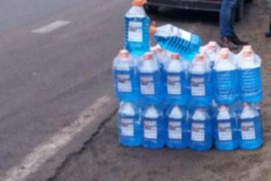 Минчанин продавал стеклоомывающую жидкость на обочине главного проспекта Минска: ему грозит штраф