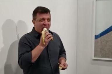 «Было очень вкусно». Мужчина съел проданный за $120 000 банан