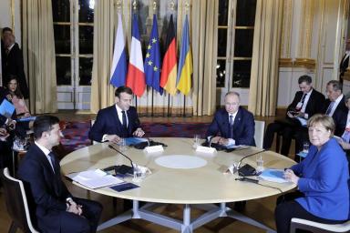 Исторический момент. Встреча Путина, Зеленского, Макрона и Меркель проходит в Париже