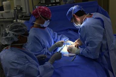 Хирурги случайно подожгли пациентку во время операции в Румынии