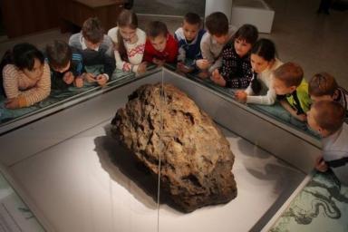 С куском Челябинского метеорита в музее произошло необъяснимое явление