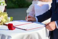 Переволновалась: невеста начала рожать прямо в ЗАГСе