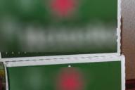 В Гродно молодой парень пробрался на склад супермаркета и вынес оттуда 8 ящиков пива и конфеты