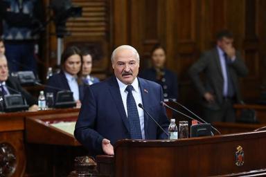 Лукашенко: через полгода нас будут щупать со всех сторон, и сильно