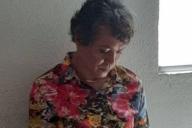 Мужчина переоделся в свою маму, чтобы «помочь» ей сдать на права