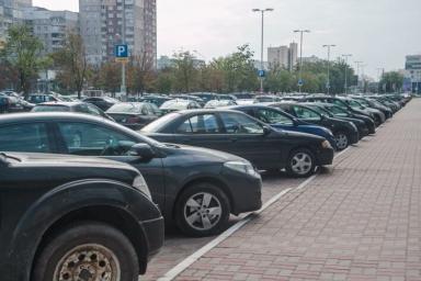 «Мешала пройти»: житель Минска странным образом повредил чужой автомобиль