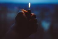 Эксперт рассказал, как проверить качество алкоголя с помощью зажигалки