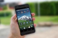 смартфон в руке, Android