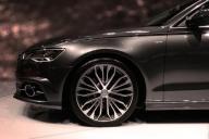 автомобиль на выставке