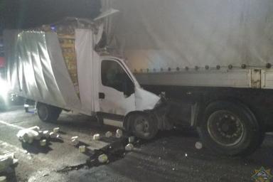 В Пуховичском районе столкнулись два грузовика: понадобилась помощь спасателей