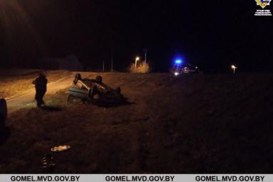 ДТП в Рогачевском районе: легковушка опрокинулась в кювет