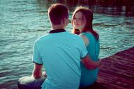 парень, девушка, речка 