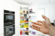 холодильник на кухне