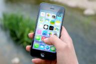 смартфон в руке