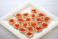 Грозит смертельной болезнью: красную икру рекомендуют убрать с новогоднего стола