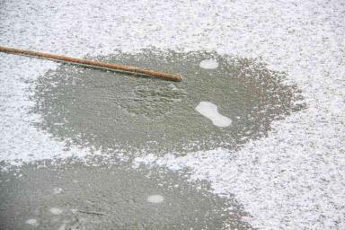 В Барановичах трое детей гуляли по озеру и провалились под лед