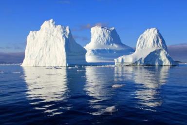 айсберги возле Гренландии