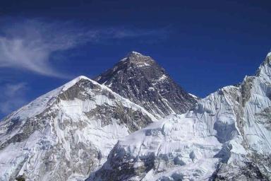 Почему на вершине Эвереста тает снег даже при минусовой температуре
