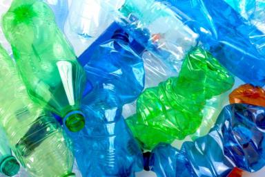 Люди получают в 44 раза больше опасных элементов из пластика