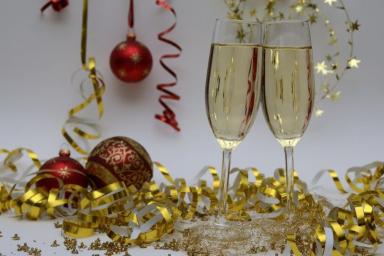 Шампанское и копчености. Названы самые коварные продукты новогоднего стола 