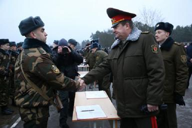 В Беларуси сегодня новобранцы принимают военную присягу