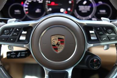 эмблема на руле Porsche