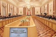 Лукашенко потребовал обеспечить занятость и достойные зарплаты