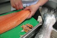 С кишечной палочкой, листериями и даже не семга. Названы марки рыбы, которые лучше не покупать