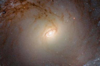 Телескоп Hubble снял «летающую тарелку» в созвездии Mensa