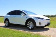 электромобиль Tesla