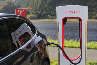 зарядка электромобиля Tesla