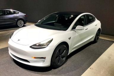 электромобиль Tesla
