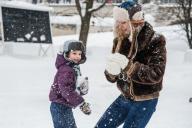 зима, мама, сын, игра