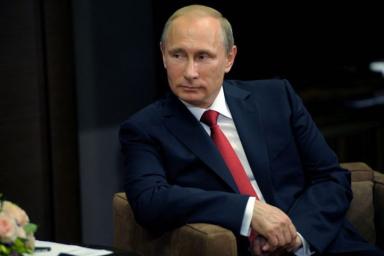 Путин удивил эмоциональным поступком во время совещания: кадры