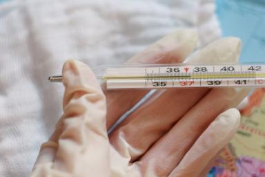 Число умерших россиян с коронавирусом превысило 7,4 тысячи