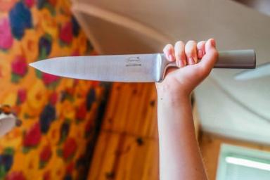 В Гродно мужчина с ножом напал на двух знакомых: есть пострадавшие