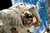 Эксперт объяснил, почему люди не могут жить на Марсе и Луне