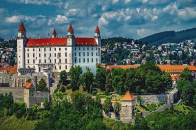 Словакия отменяет карантин и открывает границы для туристов