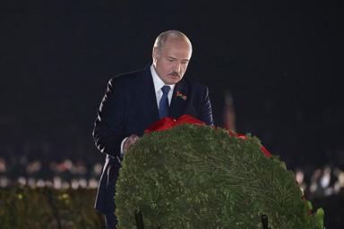 Лукашенко призвал не обращать внимания на то, что подпевают: Если наворовал, так ничего страшного