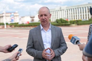 Валерий Цепкало подал документы на регистрацию кандидатом в президенты Беларуси