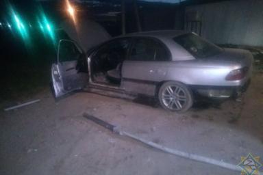 В Лепельском районе автомобиль врезался в магазин: потребовалась помощь спасателей