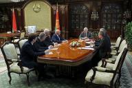 Лукашенко предостерег об опасности вечно сидящих в интернете