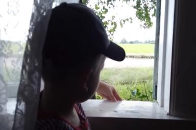Под Брестом 4-летний мальчик убежал из дома через окно, чтобы увидеть папу. Его нашли в мелиоративном канале 