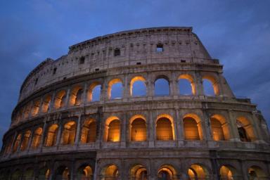 Колизей в Риме вновь открыт для туристов. Однако действуют новые правила