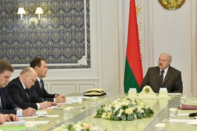 Лукашенко заявил, что в Белгазпромбанке сидят ворюги и мошенники