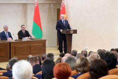 Лукашенко предложил белорусам поберечь себя, но умно