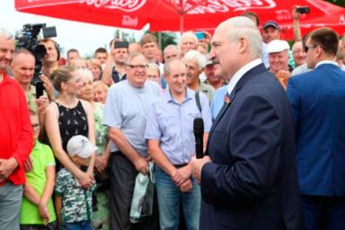 Лукашенко: работать надо много, чтобы жить нормально