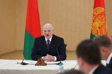 Лукашенко заявил, что никого не боится